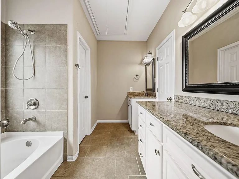 5303 Avenue J — Photo 7
