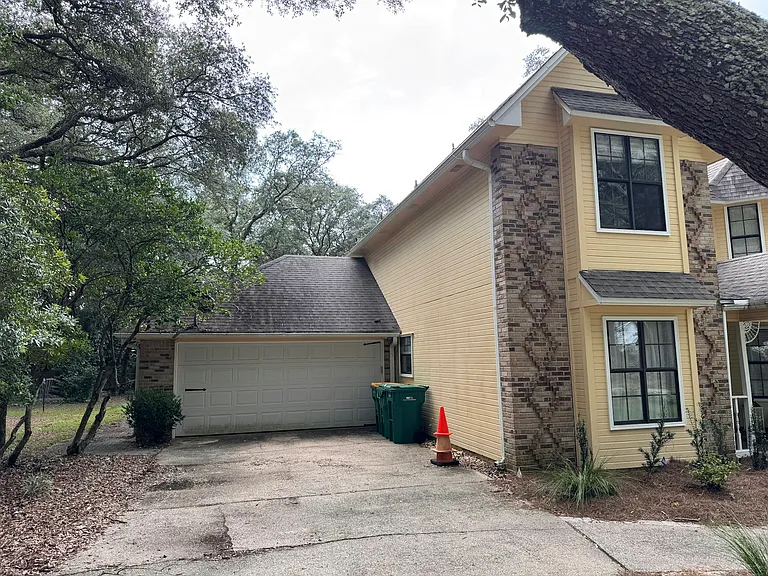 237 Dominica Cir E — Photo 16