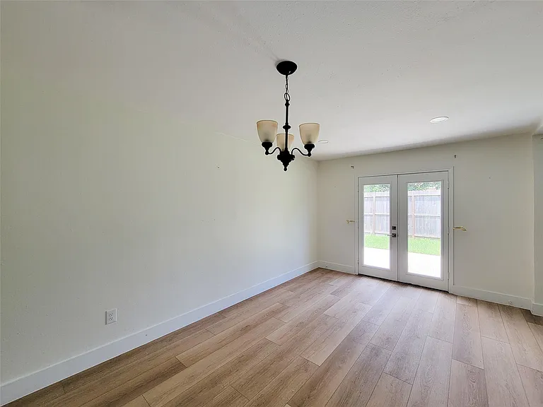 8103 Wind Forest Dr — Photo 14