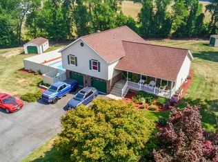 215 Veronica Ln, Charles Town, WV 25414