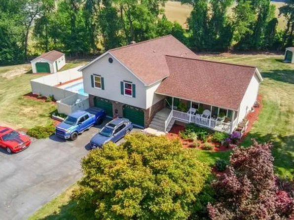 215 Veronica Ln, Charles Town, WV 25414