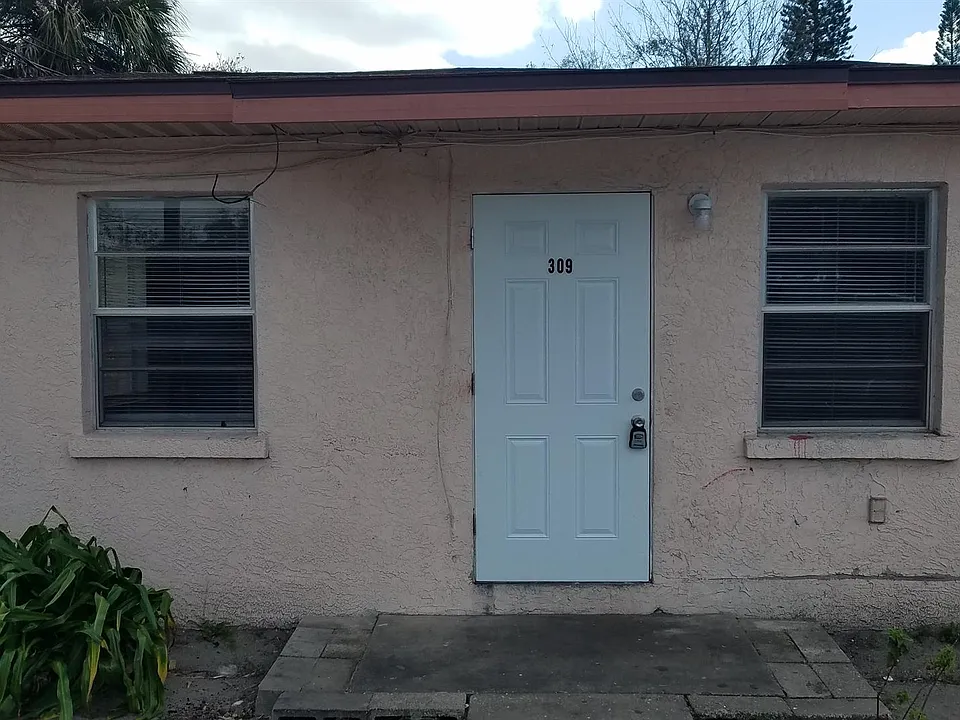 303 10th Ave W