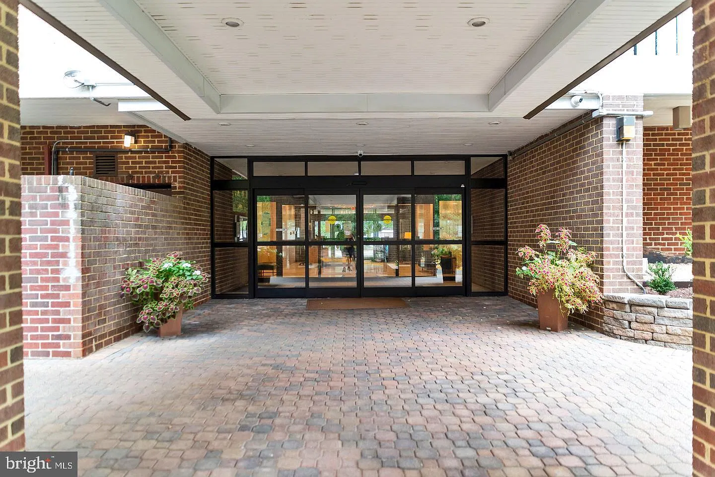 2 bed, 2.0 bath, 1408 sqft, $2,850 — Photo 3