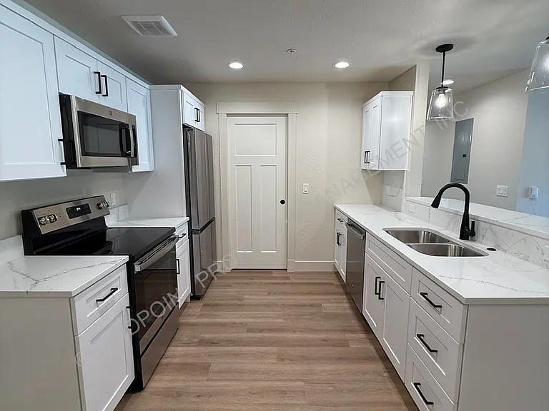 424 S Olive Ave #104 — Photo 19