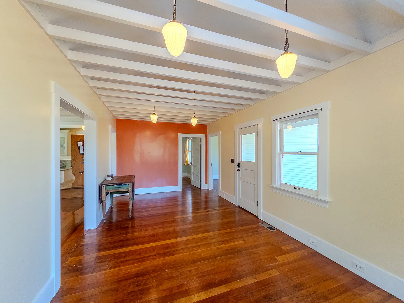 4 bed, 2.5 bath, 1363 sqft, $5,895 — Photo 3