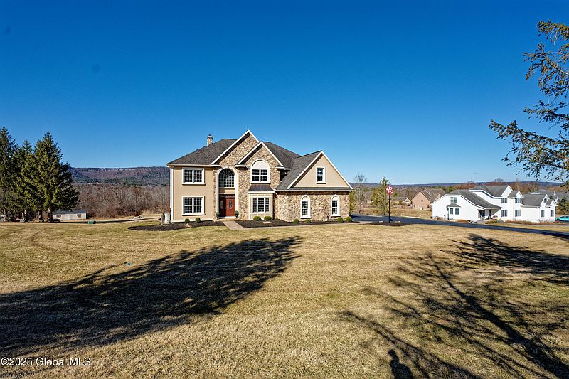5th image of 779 Meadowdale Road