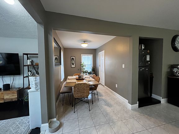 bonus dining or office space!