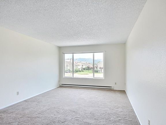 4th image of 136 McKean Ct APT 3