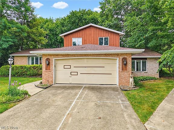 3rd image of 9841 Cedarwood Dr