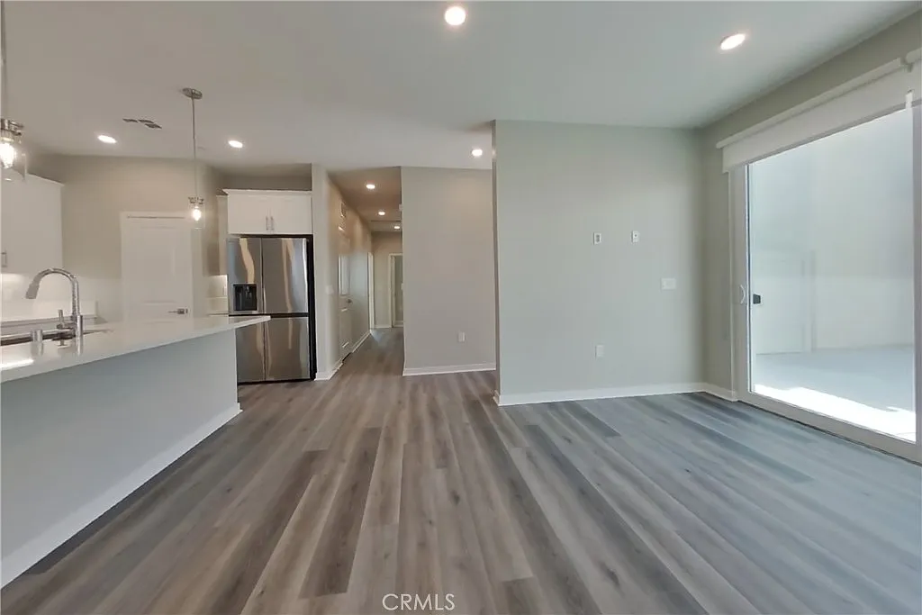 3 bed, 1176 sqft, $3,649 — Photo 2