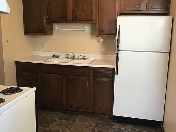 4th image of 202 W 2nd St #5