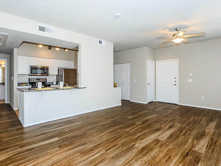 2b2 Renovated 1141 SQFT 2 Bed 2 Bath