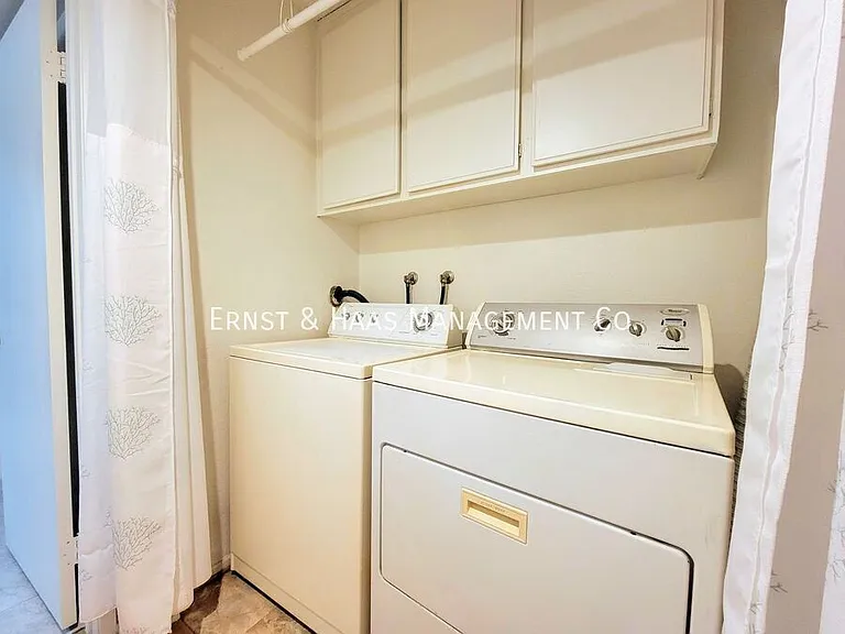 2755 E Hill St — Photo 25