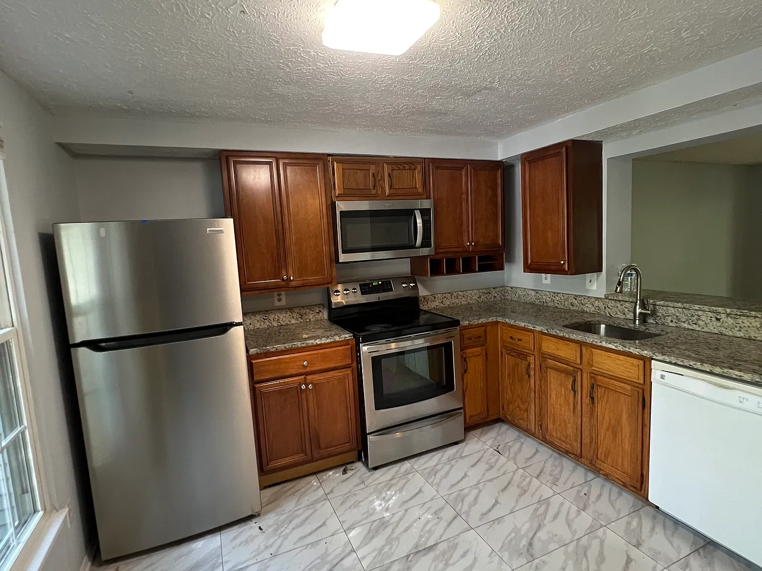 4 bed, 2.5 bath, 1550 sqft, $2,885 — Photo 3