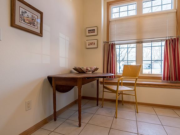 5th image of 1351 Emily Ct