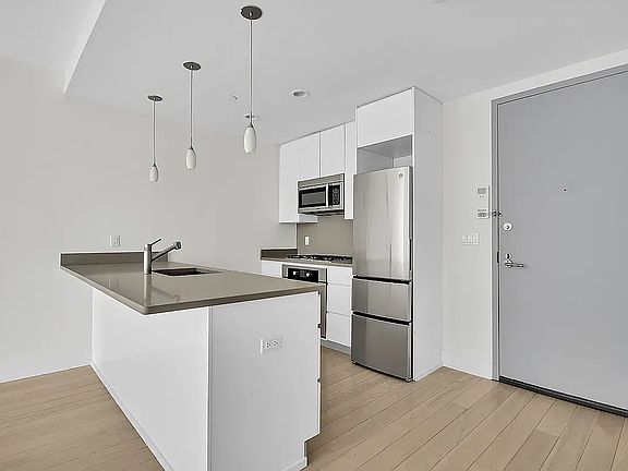 3rd image of 109 Gold St APT 3B