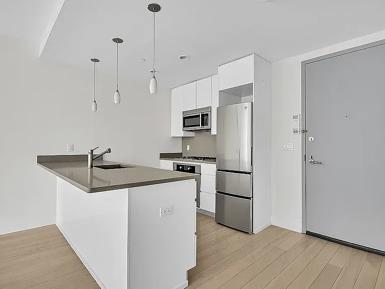 109 Gold St #3B — Photo 3