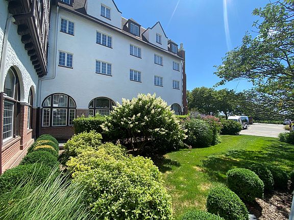 4th image of 236 Edgemere St Unit 129