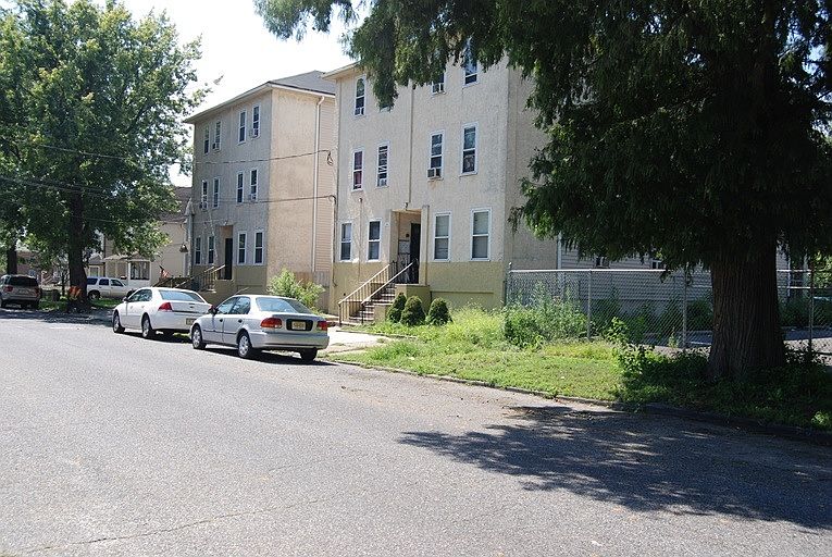2nd image of 141 Cooper Ave APT 1S