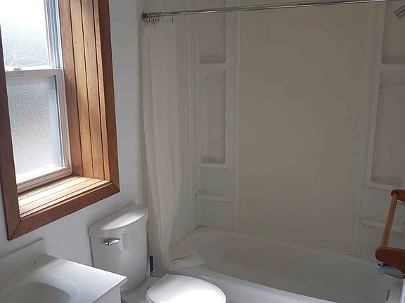 3rd image of 209 Breithaupt St