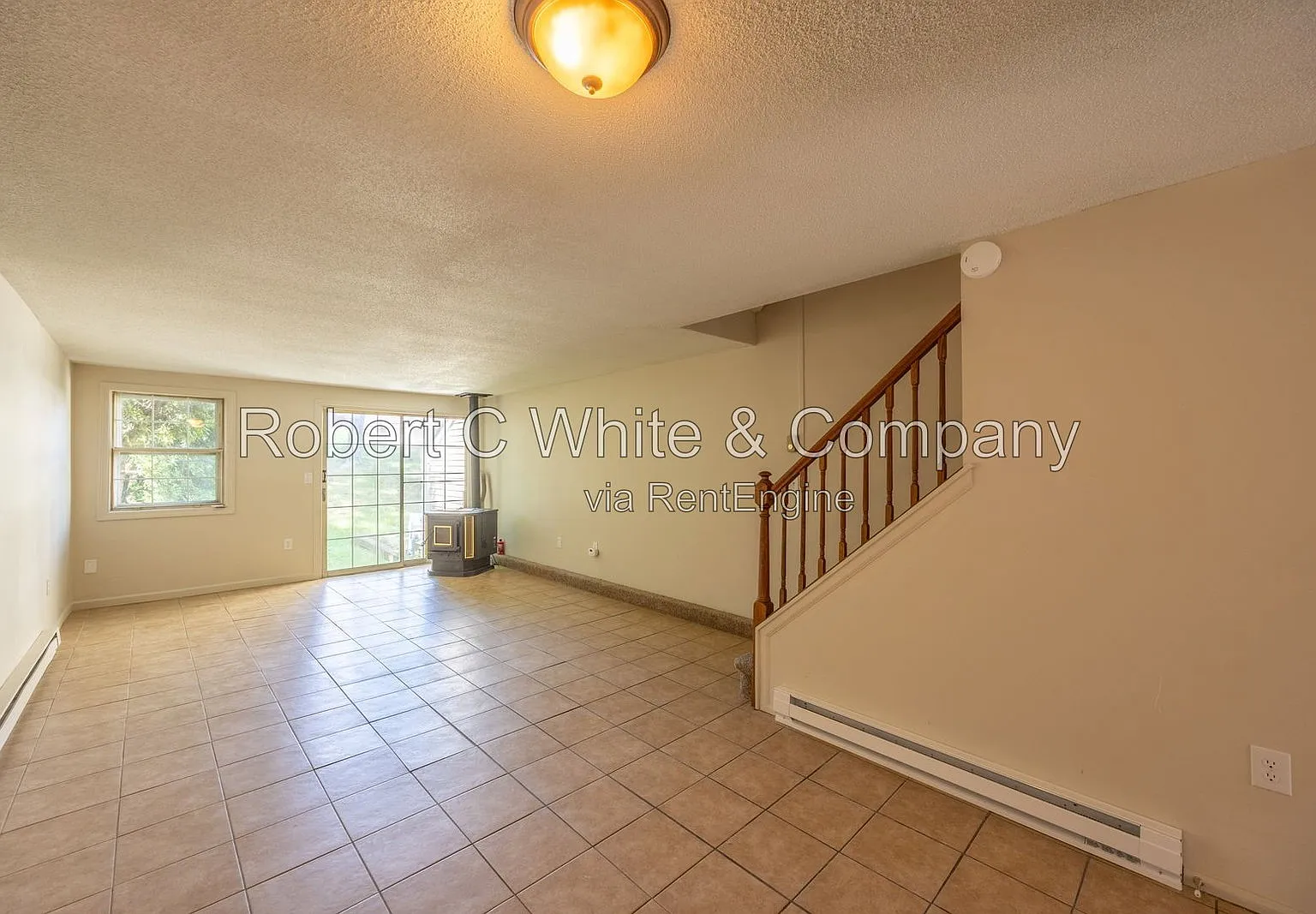 3 bed, 1.5 bath, 1680 sqft, $2,140 — Photo 4