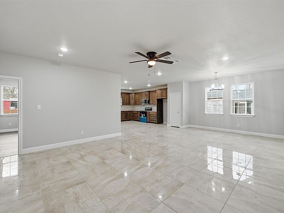 3rd image of 306 Lewis St