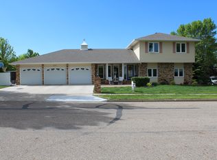 225 W Edmonton Dr, Bismarck, ND 58503