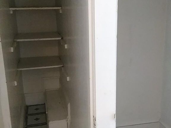 5th image of 126 Park Hill Ave APT 2