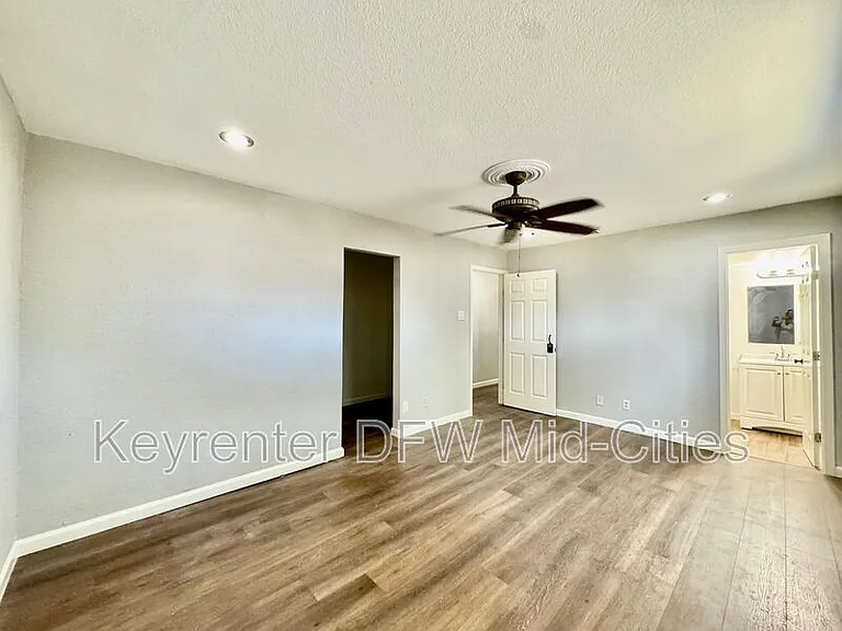 2801 Clearbrook Dr — Photo 19
