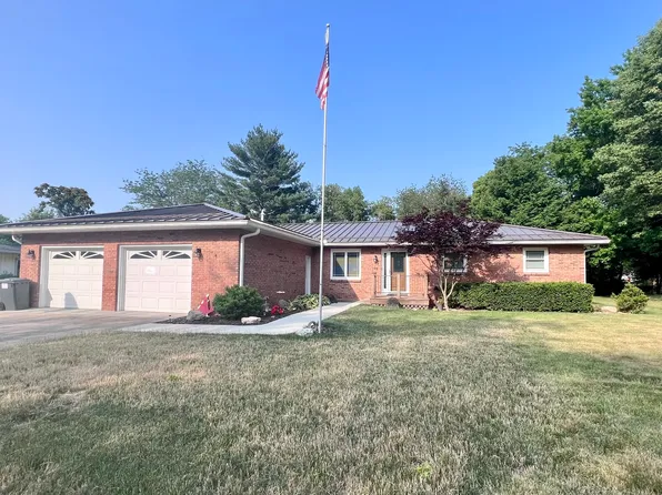 19 Dunlap Woods, Sidney, IL 61877