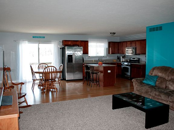 3rd image of 608 W Harmony Dr NE