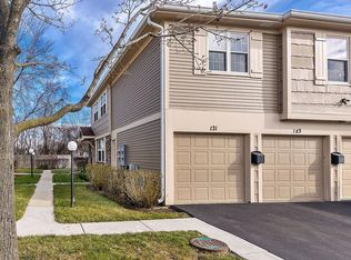 123 Lindenwood Ct, Vernon Hills, IL 60061