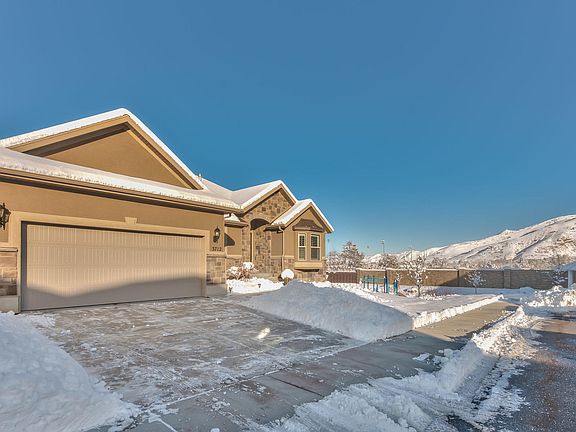 2nd image of 3712 S Grandeur Park Ln