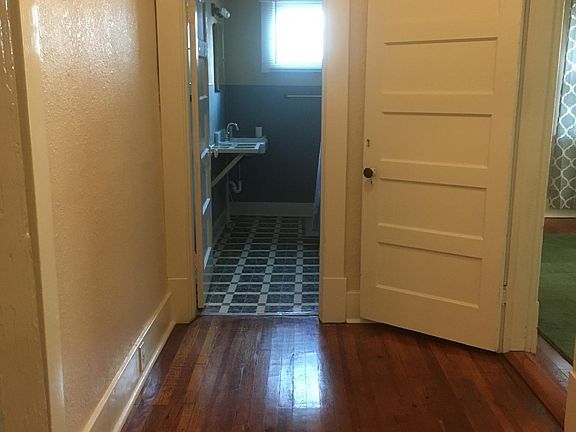 5th image of 415 S 2nd St