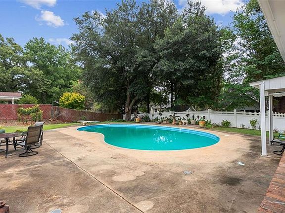 2nd image of 6180 Linwood Dr