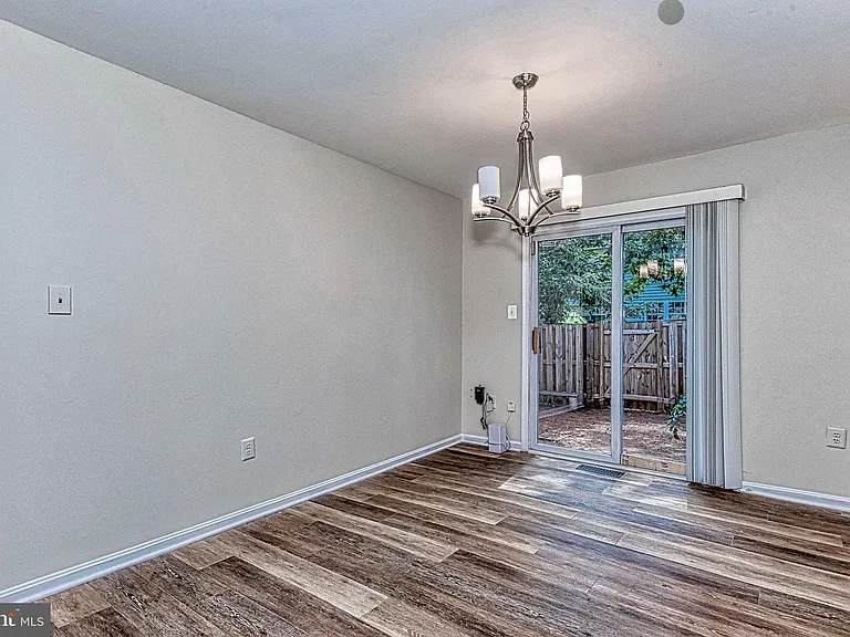 8467 Ivy Glen Ct — Photo 11