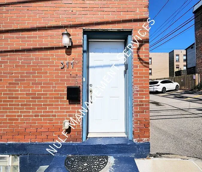 311 37th St — Photo 12