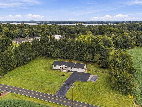4th image of 429 Cherry Grove Rd