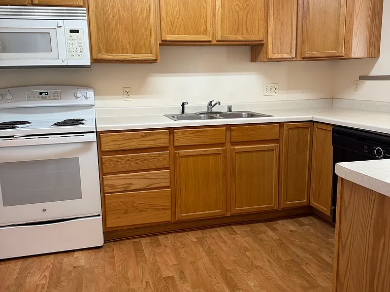 514 N Westmount Dr #4 — Photo 9