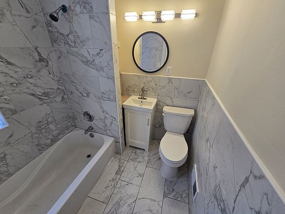 3rd image of 717 31st Ave N #1