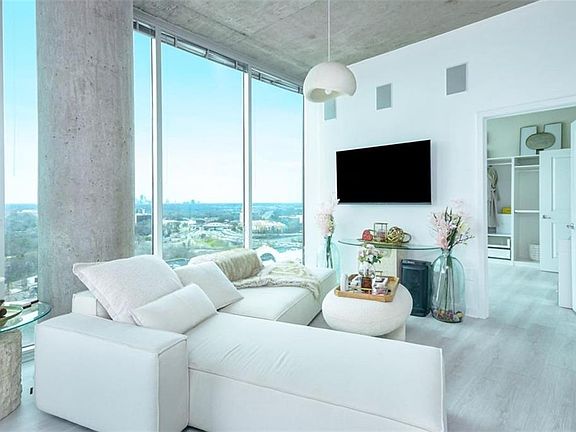 5th image of 361 17th St #2122