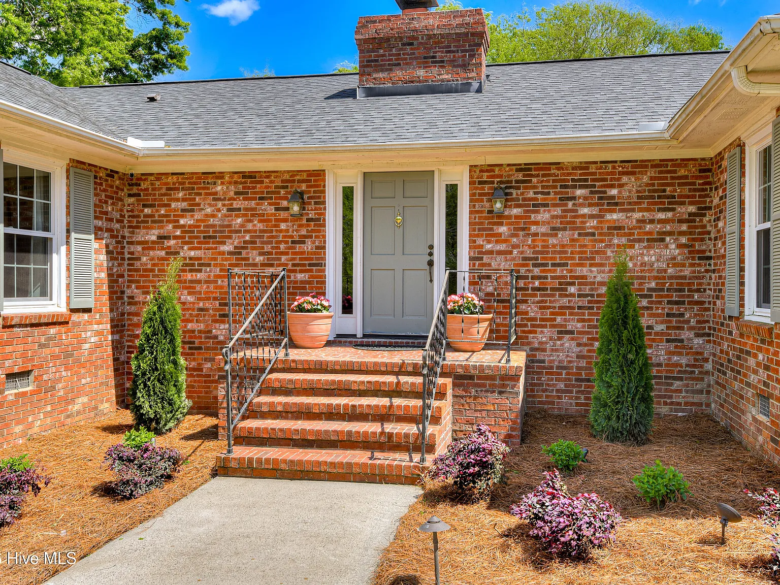 3 bed, 2.5 bath, 2227 sqft, $3,750 — Photo 2