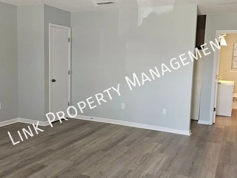 900 Peppermill Rd — Photo 11