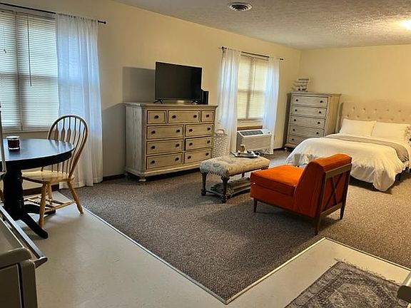 4th image of 336 Hillcrest Ave NW #3