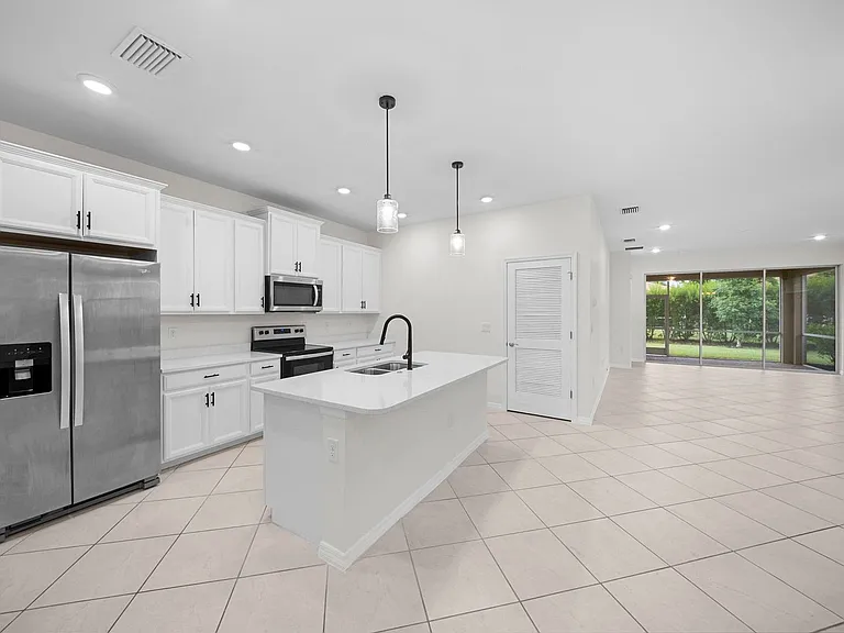 4177 Bloomfield St — Photo 3