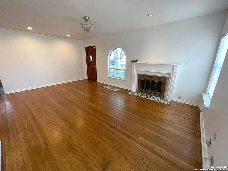 126 Meredith Dr — Photo 5