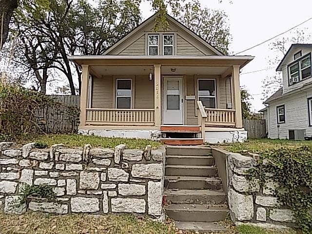 1st image of 2516 W 43rd Ave