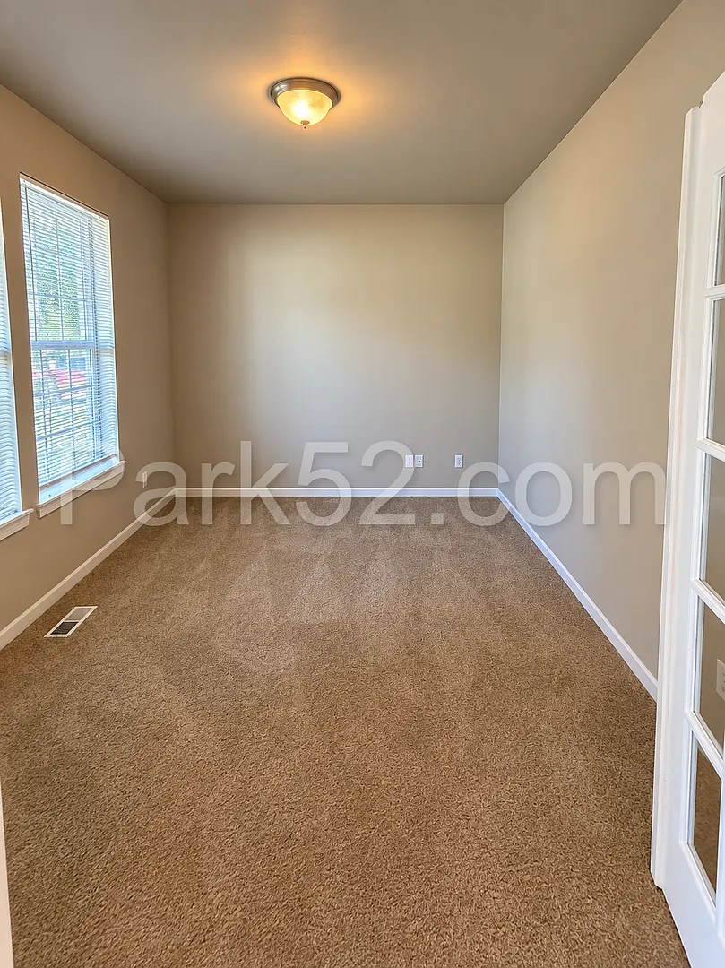 Spacious 4 Bedroom 2.5 Bath Puyallup Home with Office and Additional Bonus Room! — Photo 4