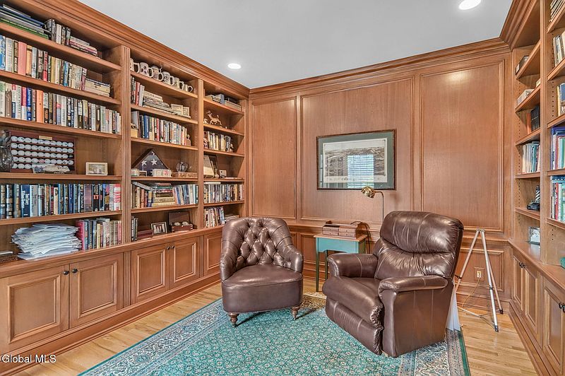 5th image of 4 Stoney Heights Court