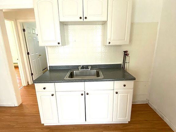 5th image of 84 Fairview Ave Floor 3